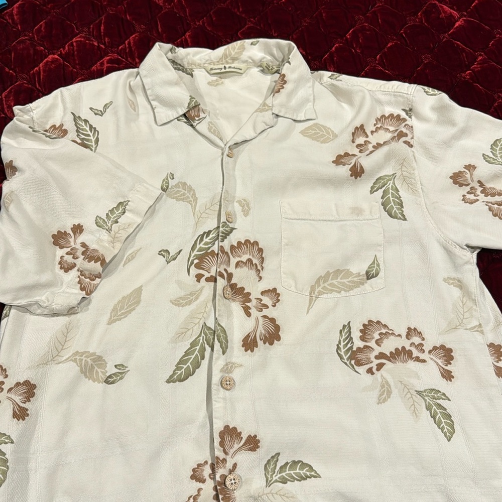 Men’s 100% silk Tommy Bahama button down